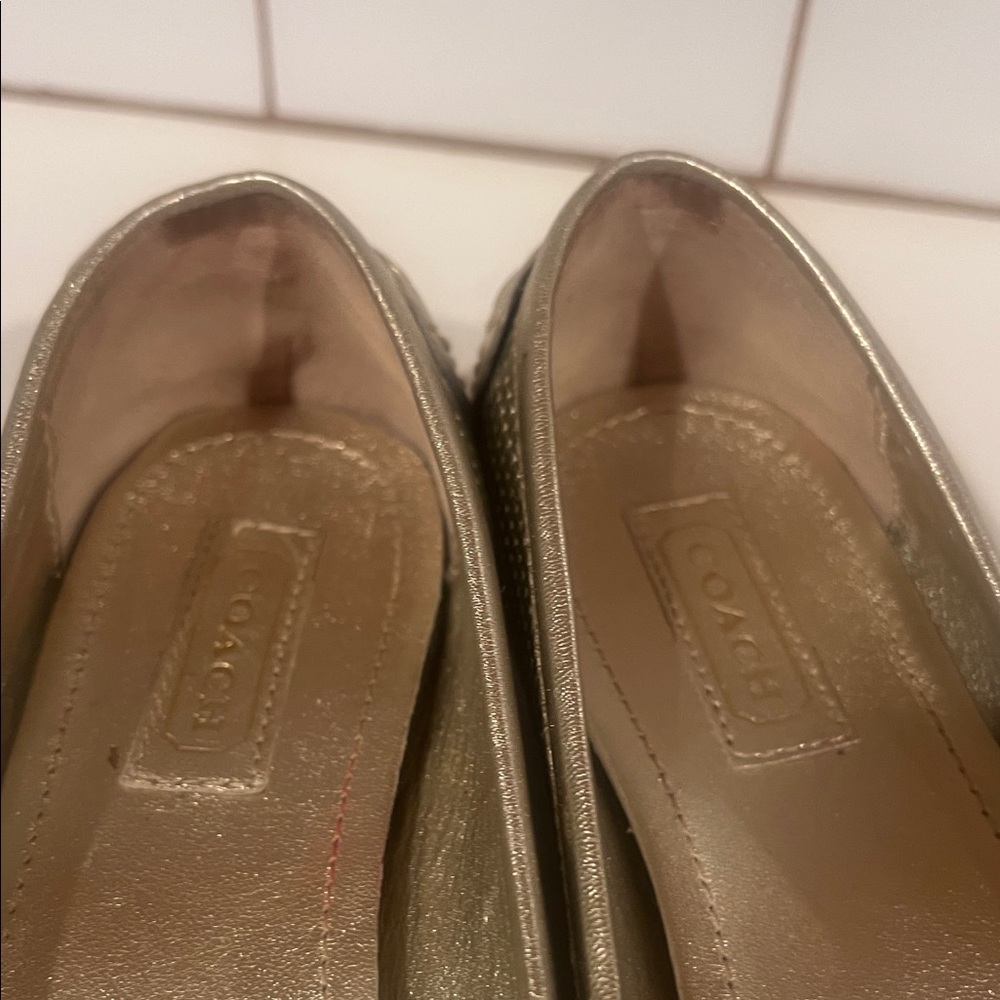 Women’s Coach Gold Loafers Flats with Buckle Size 6.5 worn once! - Picture 3 of 7